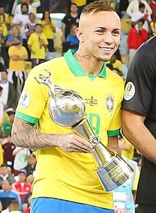 Everton Soares